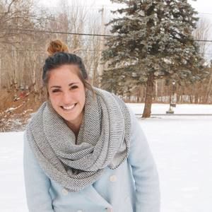 Meet your Posher, Léonie-laurence